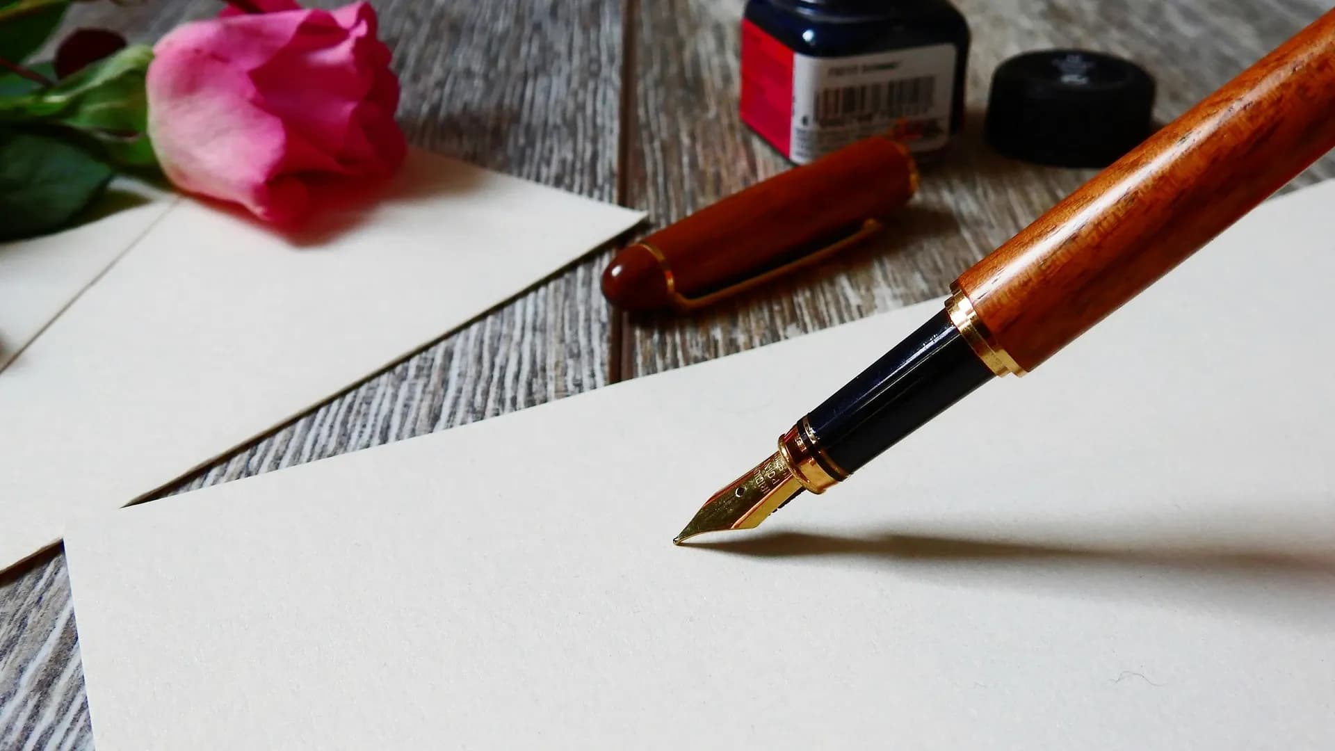 How to Write a Love Letter That Melts Hearts